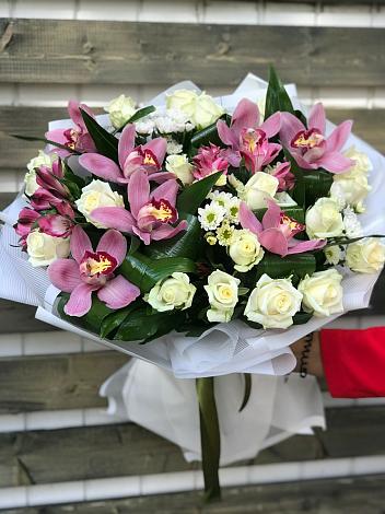 Букет цветов из: Розы и Хризантемы в Пудоже