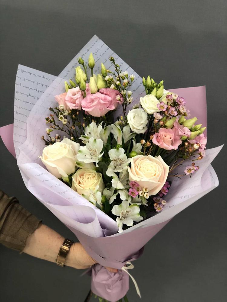 Букет цветов из: Альстромерии, Розы и Лизиантусы в Пудоже