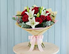 Букет цветов из:  Лилии и Розы #REPLACE_PRED# Пудоже