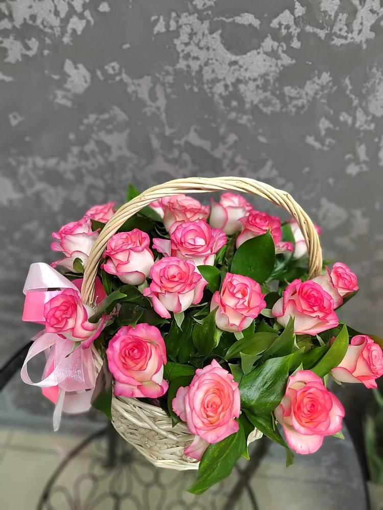 Цветочная композиция из Розы в корзине в Пудоже