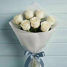 Букет 7 Белых роз Эдлесс Лав в Пудоже