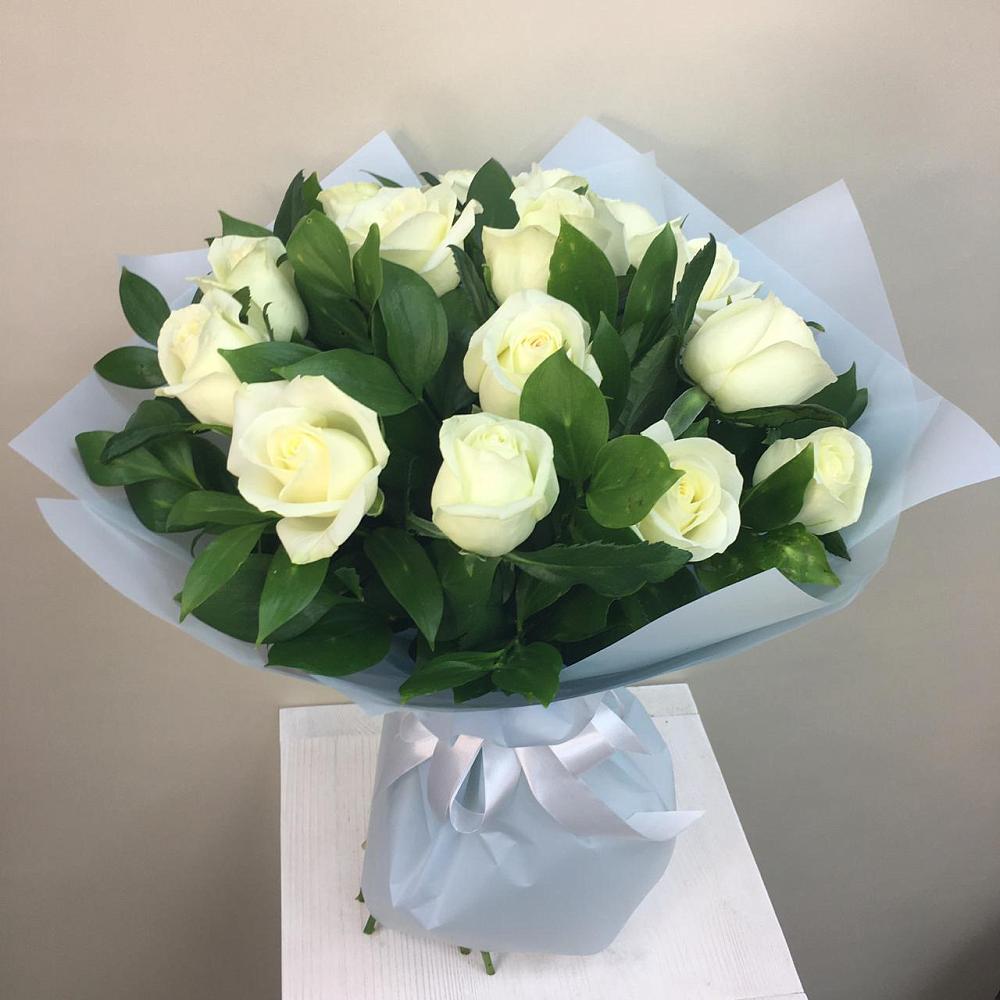 Букет 15 Белых роз Проуд в Пудоже