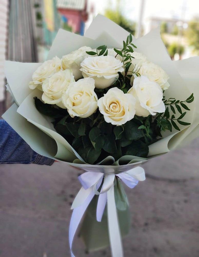 Букет Белые розы Проуд в Пудоже