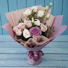 Букет цветов из:  Розы и Лизиантусы в Пудоже
