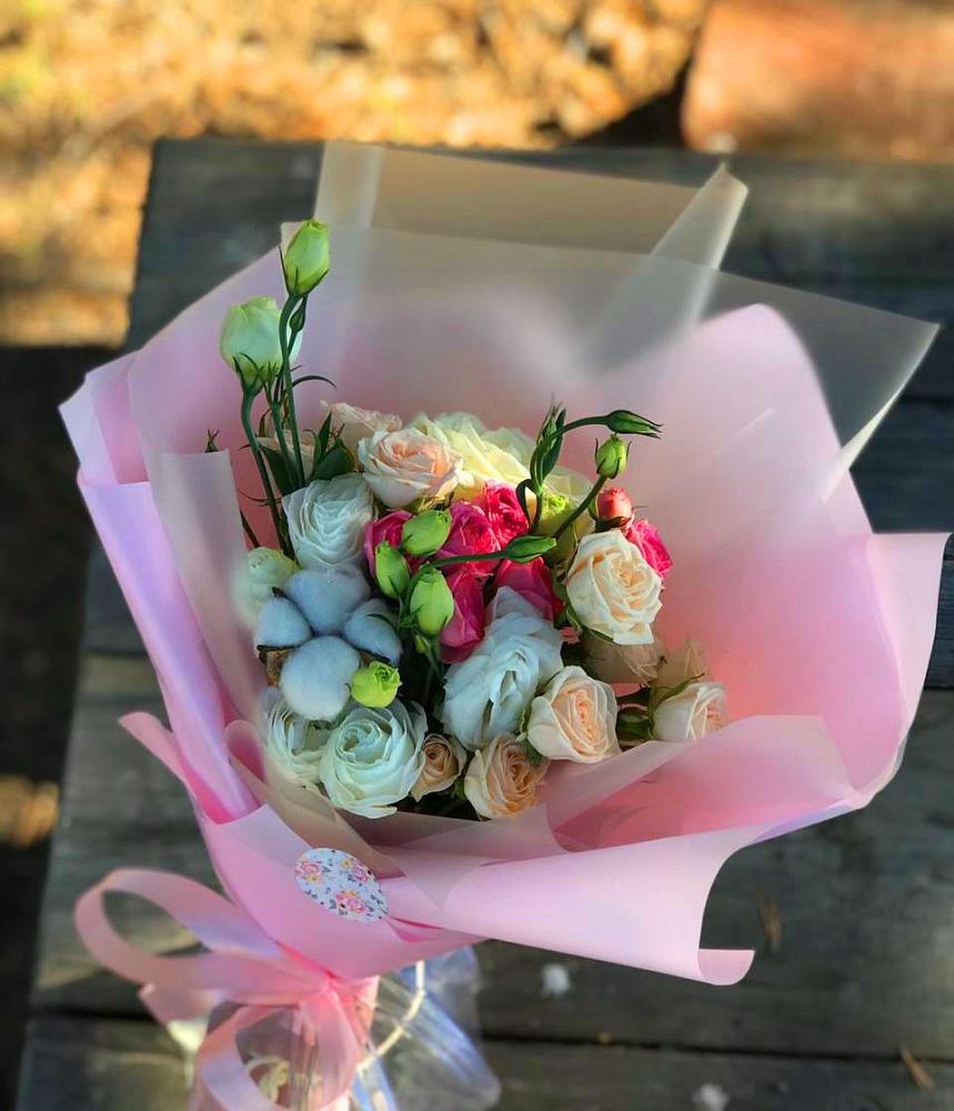 Букет цветов из: Розы и Лизиантусы в Пудоже