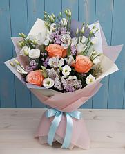 Букет цветов из:  Лизиантусы, Розы, Альстромерии и Гипсофила в Пудоже