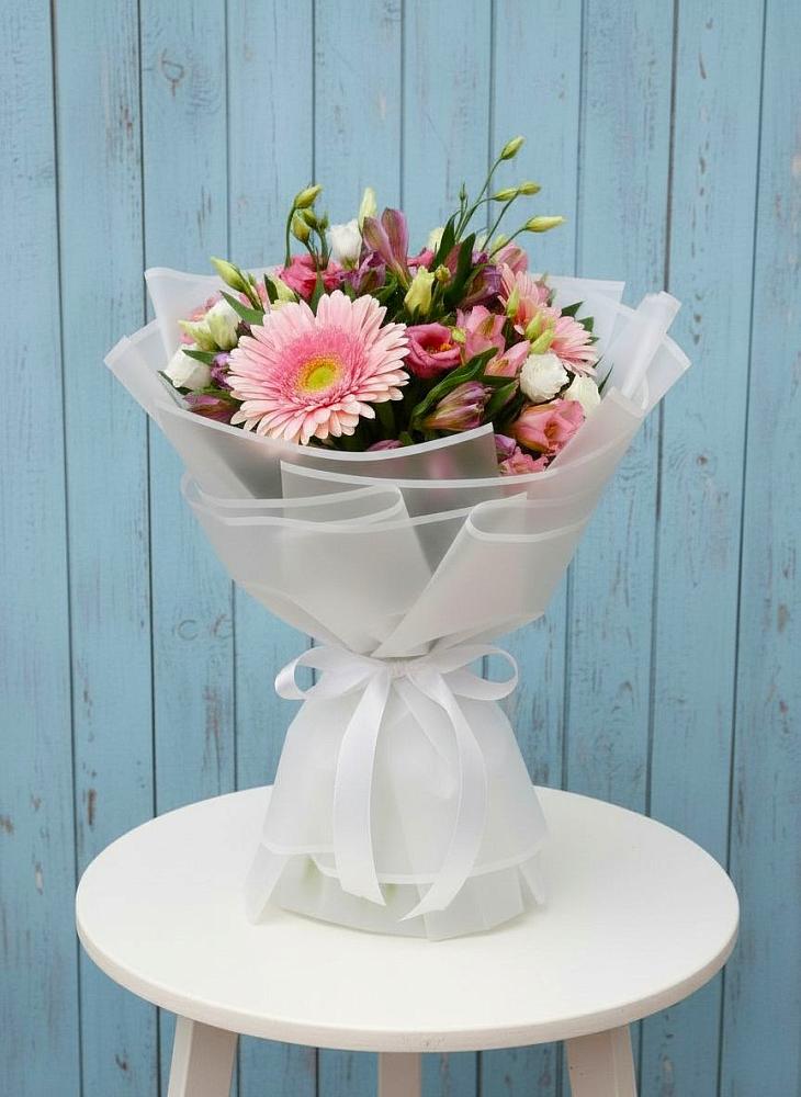 Букет цветов из: Герберы, Альстромерии и Лизиантусы в Пудоже