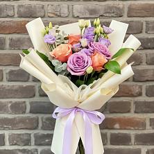 Букет цветов из:  Лизиантусы и Розы в Пудоже