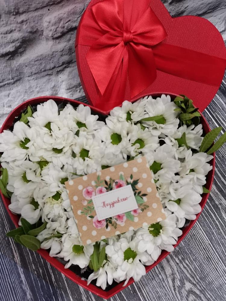 Цветочная композиция из Хризантемы в виде сердца в Пудоже