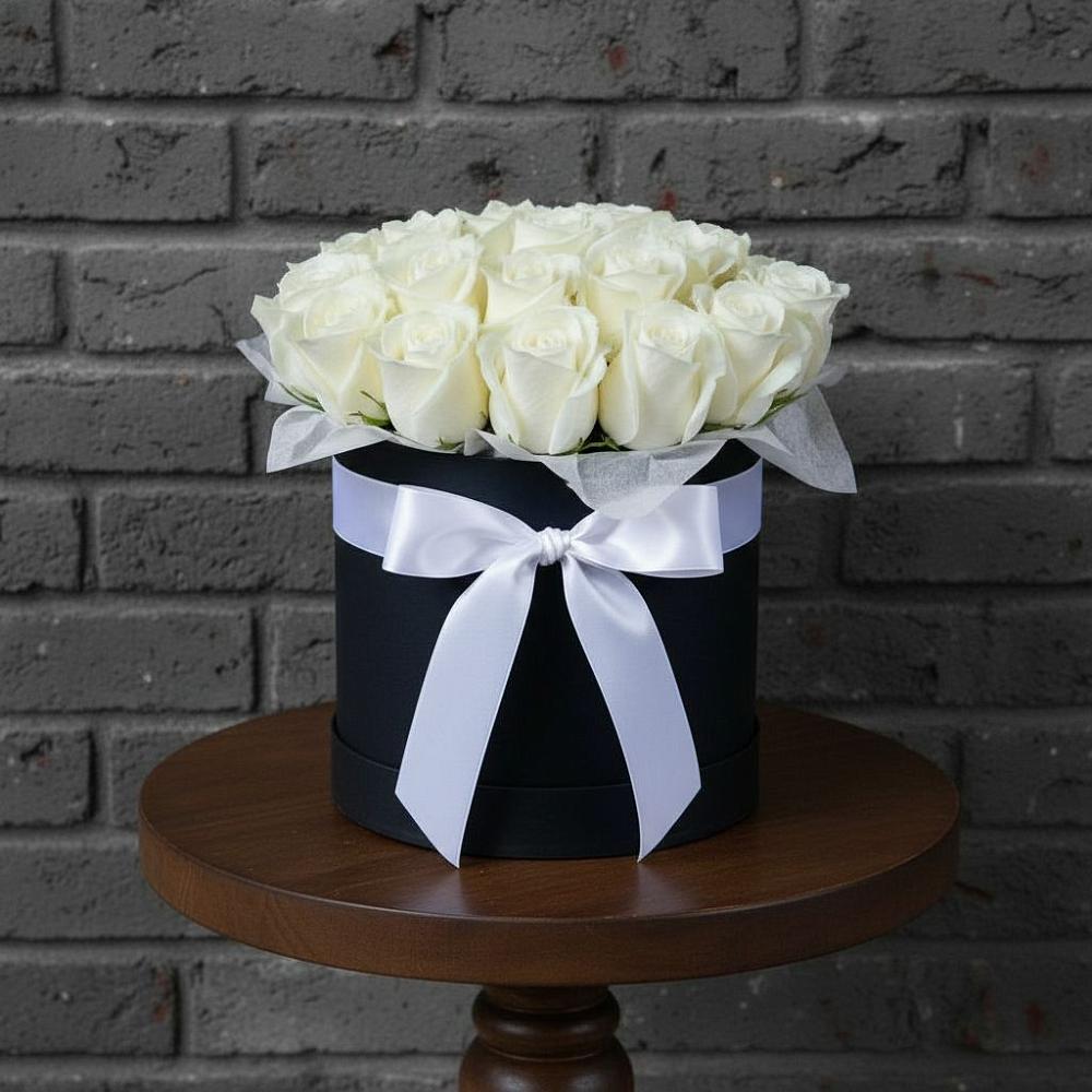 Цветочная композиция из Розы в шляпной коробке в Пудоже