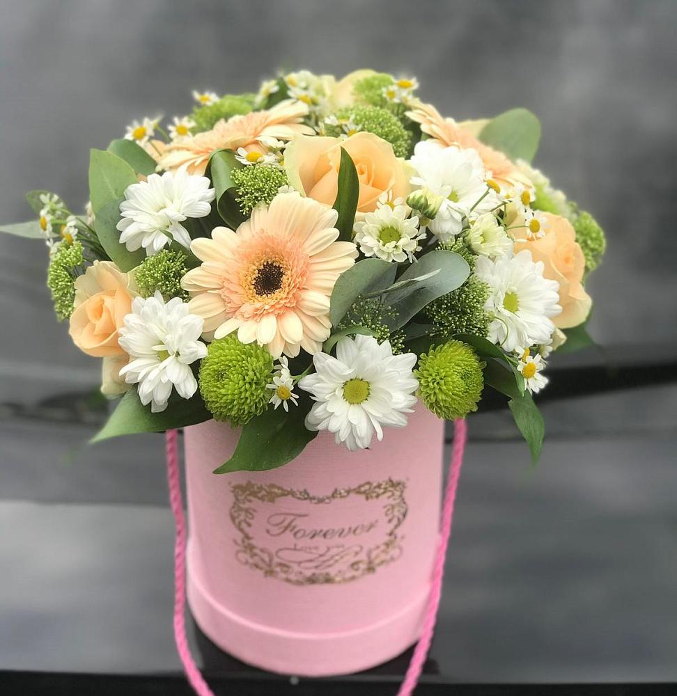 Цветочная композиция из Розы, Герберы и Хризантемы в шляпной коробке в Пудоже