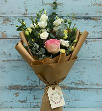Букет цветов из:  Розы и Лизиантусы в Пудоже
