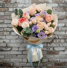 Букет цветов из:  Розы, Лизиантусы и Гвоздики в Пудоже