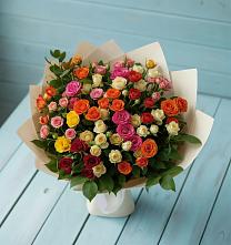 Букет Микс из разноцветных кустовых роз в Пудоже