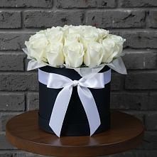 Цветочная композиция из Розы в шляпной коробке в Пудоже